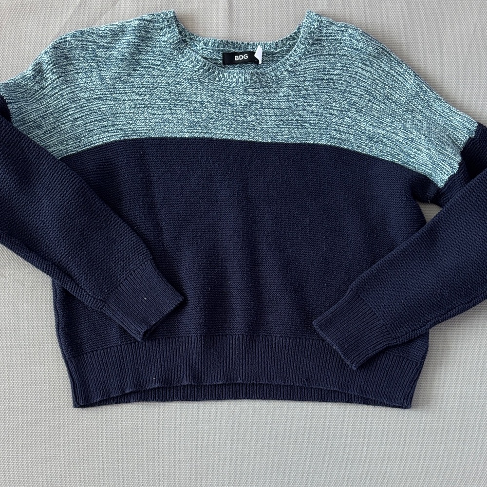 BDG Women's crewneck Colorblock Sweater - Teal and Navy sz S petite